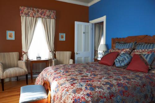 1-2012-02-21-hotelpaulinroomone1r
